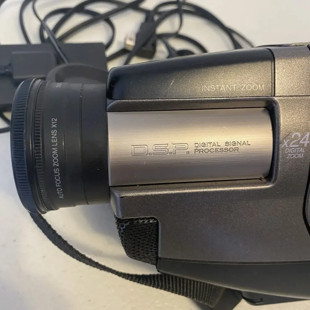 Hitachi VM-E54A 24X Digital Zoom Cam Cord VHS Movie Camera Recorder Vintage